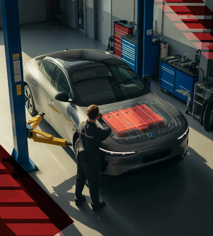 ¿Tu elevador aguanta una batería de 500 kilos? Lo que nadie te dice de los carros eléctricos y tu seguridad